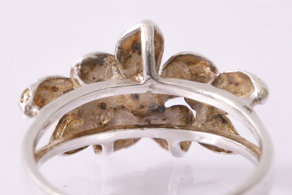 ヴィンテージアクセサリー　イギリス　シルバー925　キュービックジルコニア　花飾り　リング(指輪、ビンテージ)(R-047013)