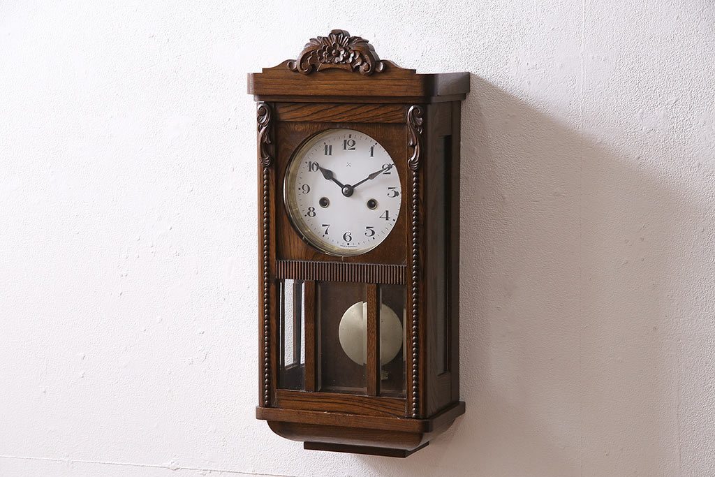 アンティーク時計 ドイツ製 ゼンマイ式 浮き彫り 木の温もりを感じる
