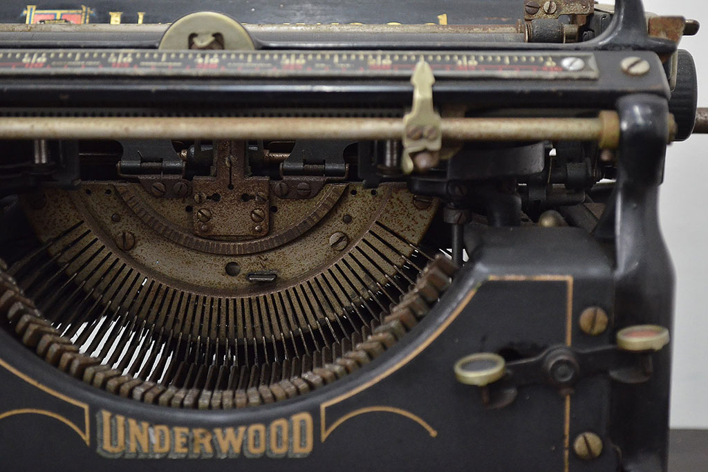 アメリカ　ビンテージ　Underwood(アンダーウッド)タイプライター(R-047157)