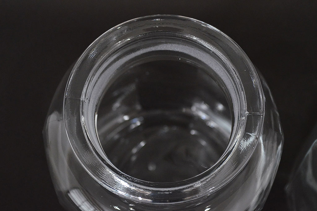 昭和レトロ　ガラス瓶2個セット(蓋付き、キャニスター)(R-047169)