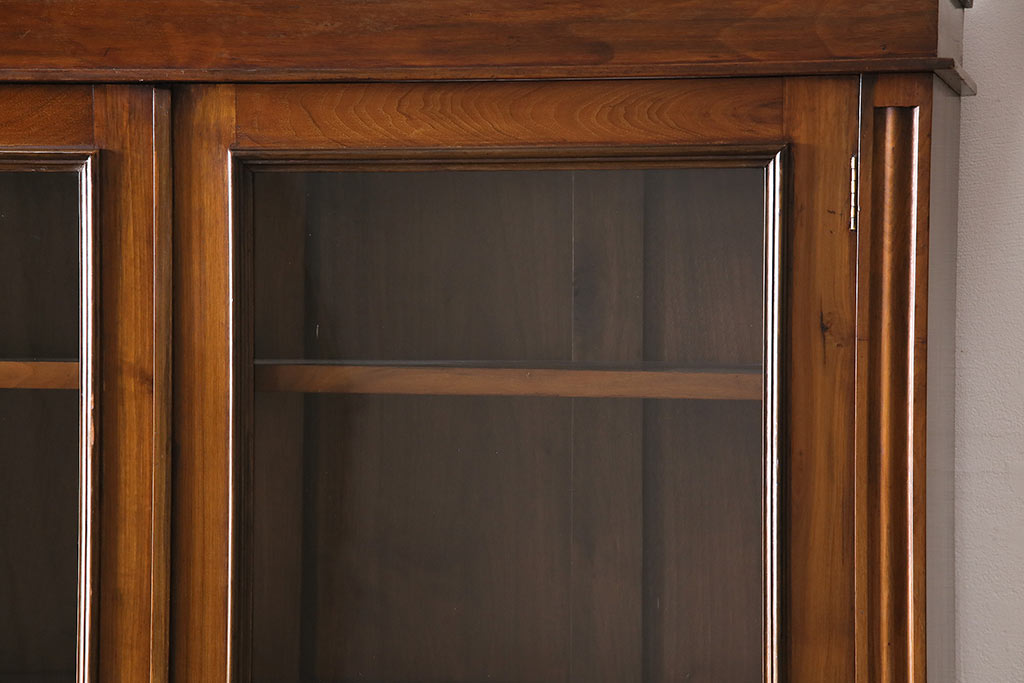 ベルギーアンティーク　ウォールナット材の深い色合いが上品なビューローキャビネット(収納棚、戸棚、ブックケース)(R-047201)