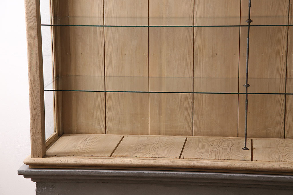アンティーク　大正期　ストリップド(剥離)　栗材製　品格のある佇まいが魅力的な特大ガラスケース(飾り棚、ショーケース、陳列棚)(R-047269)
