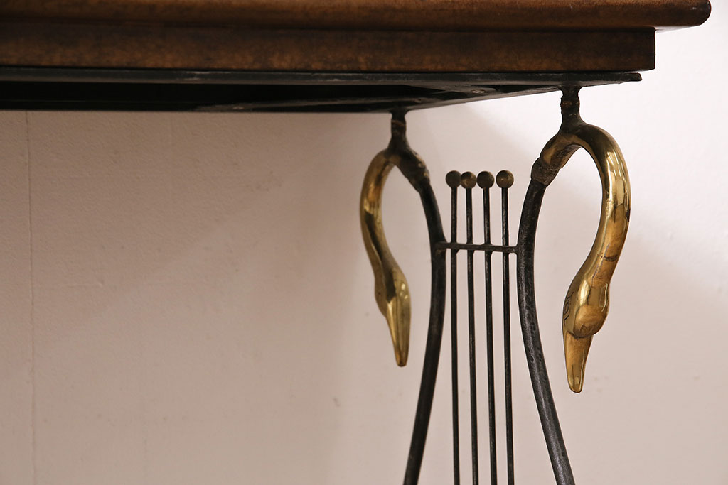 中古　イギリス家具　MAITLAND SMITH(メートランドスミス)　白鳥モチーフの脚がお洒落なコンソールテーブル(定価約30万円)(飾り台)(R-047275)