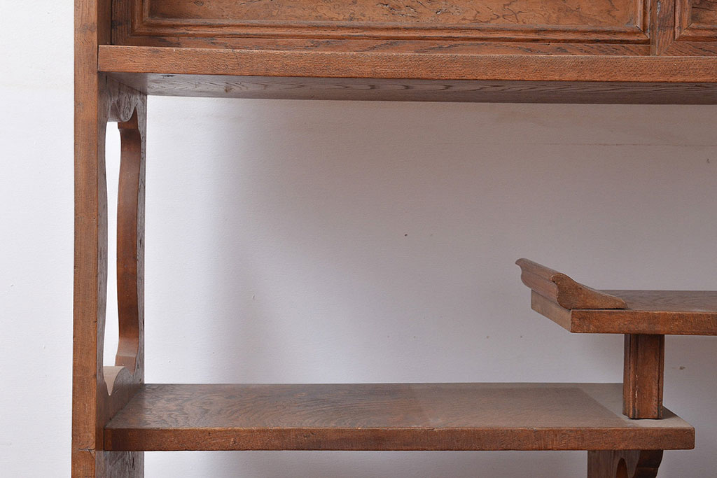 和製アンティーク　総ケヤキ材・前面玉杢　独特な杢目が上品な和の雰囲気を作り出す飾り棚(茶棚)(R-047310)