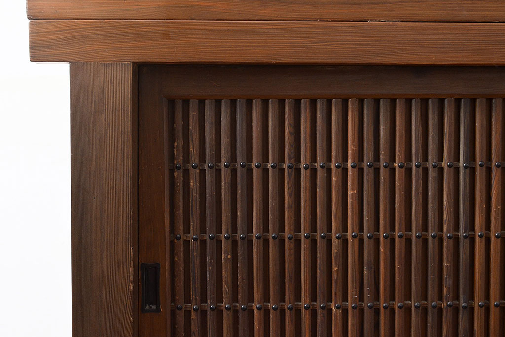ビンテージ　民芸家具　総ヒノキ材製　1970年頃につくられた和の空間づくりにぴったりな水屋箪笥(重ね箪笥、収納棚、戸棚、ヴィンテージ)(R-047385)