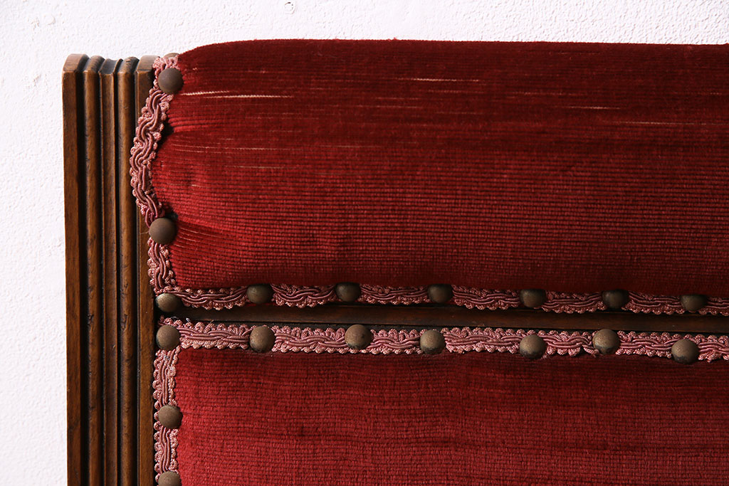 イギリスアンティーク　ウォールナット材　スプリング式が珍しい!深紅のファブリックがお洒落なロッキングチェア(アームチェア、椅子)(R-047391)