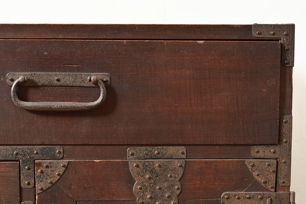 和製アンティーク　立派な金具が目を引く刀箪笥(箪笥ローボード、ローチェスト、引き出し)(R-047409)