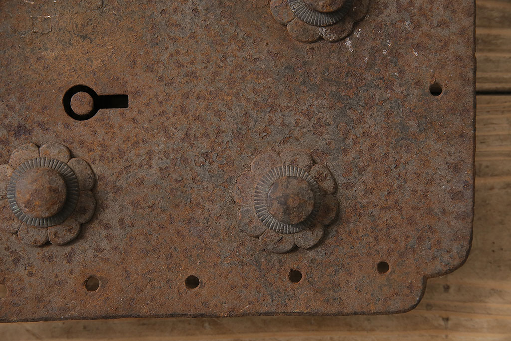 和製アンティーク　使い込まれた風合いがかっこいい上質な造りの錠前金具(ディスプレイ雑貨)(R-047477)