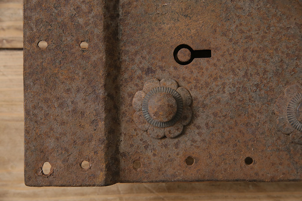 和製アンティーク　使い込まれた風合いがかっこいい上質な造りの錠前金具(ディスプレイ雑貨)(R-047477)