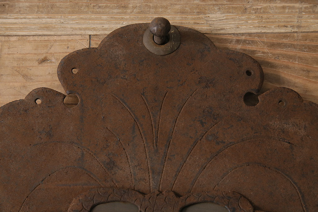 アンティーク雑貨　巾着モチーフの金具が目を引く蔵戸の錠前金具(ディスプレイ雑貨、蔵戸パーツ)(R-047493)