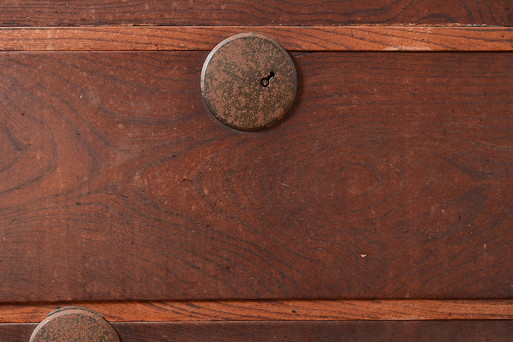 和製アンティーク　ケヤキの木目が和の趣を演出する仙台箪笥(重ね箪笥、時代箪笥、衣装箪笥)(R-047603)