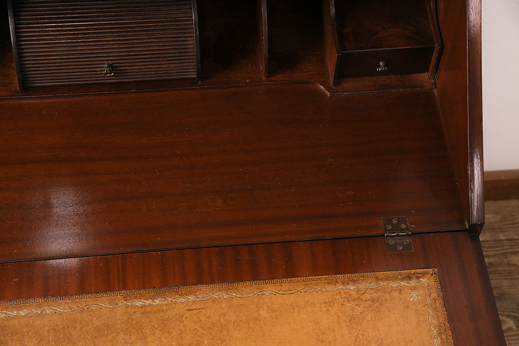 イギリスアンティーク　マホガニー材　象嵌入り　優雅でクラシックな雰囲気を醸し出すライティングビューロー(ビューロー、ブックケース、簿記机、収納棚、本箱)(R-047629)