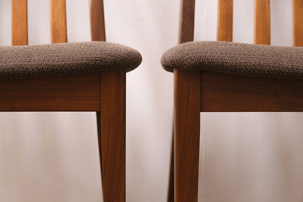 【セミオーダー家具実例】ビンテージのG-PLANチェア2脚に高品質リペアを施しました。お客様ご希望の生地、張り方、硬さの通りに張り替え。木製部は元の木色をベースとした着色で仕上げました。(ダイニングチェア、椅子)