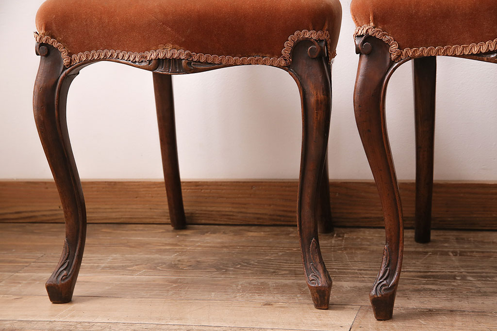 イギリスアンティーク　彫りがアクセントになったマホガニー材製のバルーンバックチェア4脚セット(ダイニングチェア、椅子)(R-047833)