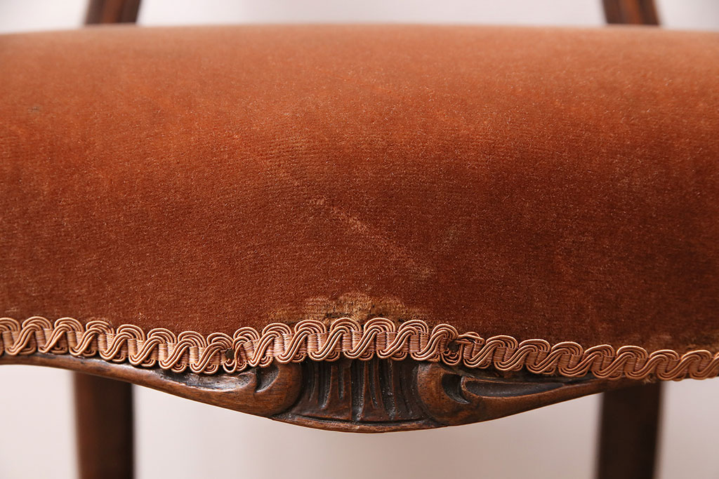 イギリスアンティーク　彫りがアクセントになったマホガニー材製のバルーンバックチェア4脚セット(ダイニングチェア、椅子)(R-047833)