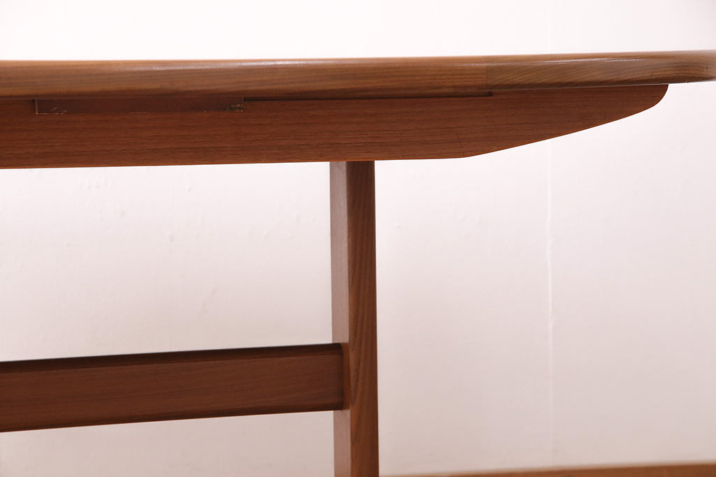 ヴィンテージ家具　人気のG-PLAN(ジープラン)!お部屋に優しい印象を与えるオーバル型のエクステンションテーブル(ダイニングテーブル、ビンテージ)(R-047909)