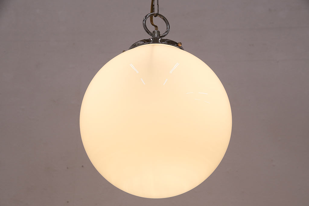 ビンテージ照明　シンプルな球体型の天井照明(ペンダントライト、吊り下げ照明)(R-047915)