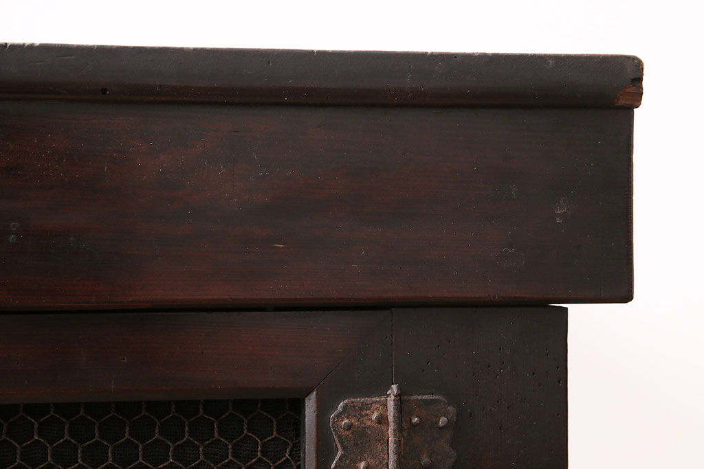 和製アンティーク　透かしの意匠が趣溢れる四尺水屋箪笥サイドボード(収納棚、戸棚、サイドキャビネット)(R-047944)