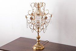 中古　海外製　幻想的なムード作りにぴったり!煌びやかな光を放つガラスドロップのテーブルランプ(スタンドライト、卓上照明)(R-047986)