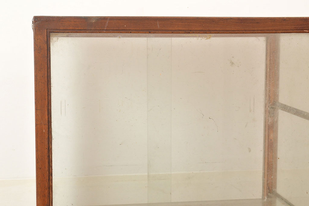 和製アンティーク　ナラ材　人気の縦型!レトロな雰囲気たっぷりなガラスケース(ショーケース、陳列棚)(R-048041)