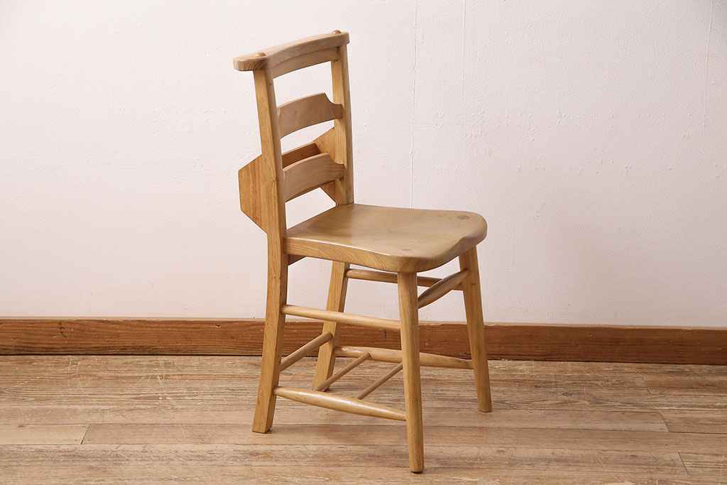 美品　イギリスビンテージ　楡(ニレ)材　あたたかみのある木肌が優しい印象を与えるチャーチチェア(椅子、板座チェア、ヴィンテージ)(R-048086)