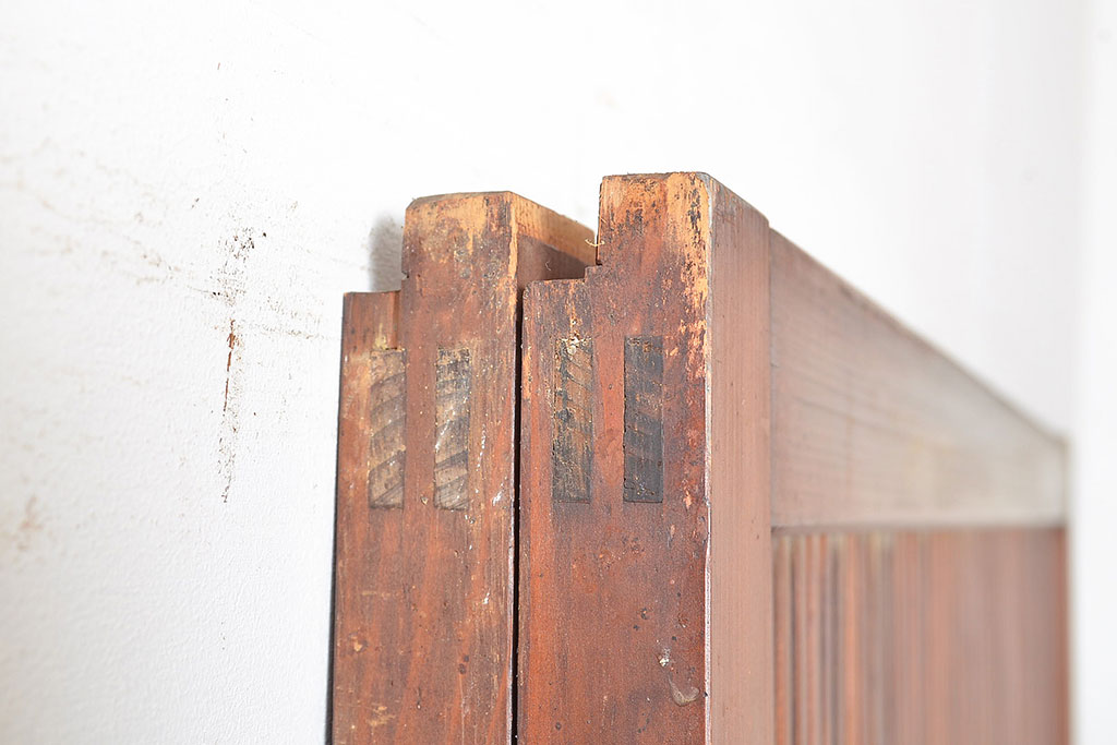 アンティーク建具　腰板ケヤキ材　整然と並ぶ縦桟が和の風情漂う裏障子付き格子戸2枚セット(引き戸、建具)(R-048140)