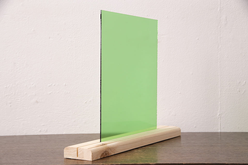 非売品　リメイク用ガラスパーツ　アクセントになるカラーガラス　淡いグリーン(新品ガラス、色ガラス)(R-048166)