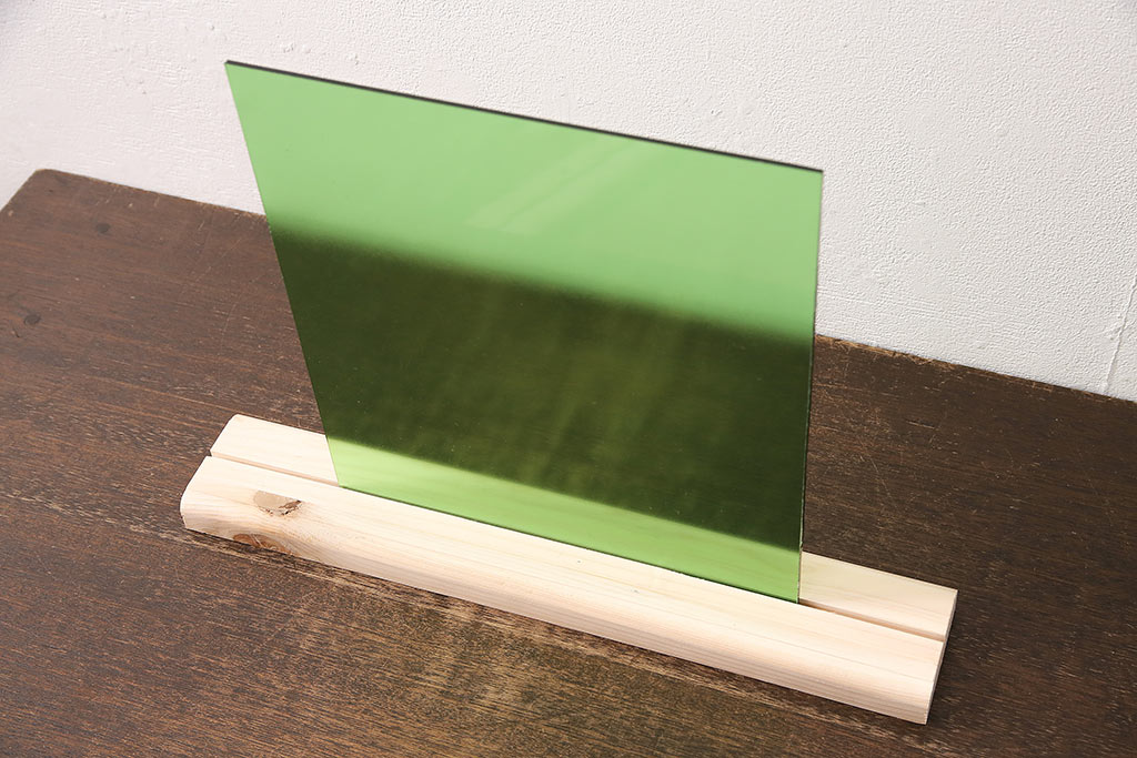 非売品　リメイク用ガラスパーツ　アクセントになるカラーガラス　淡いグリーン(新品ガラス、色ガラス)(R-048166)