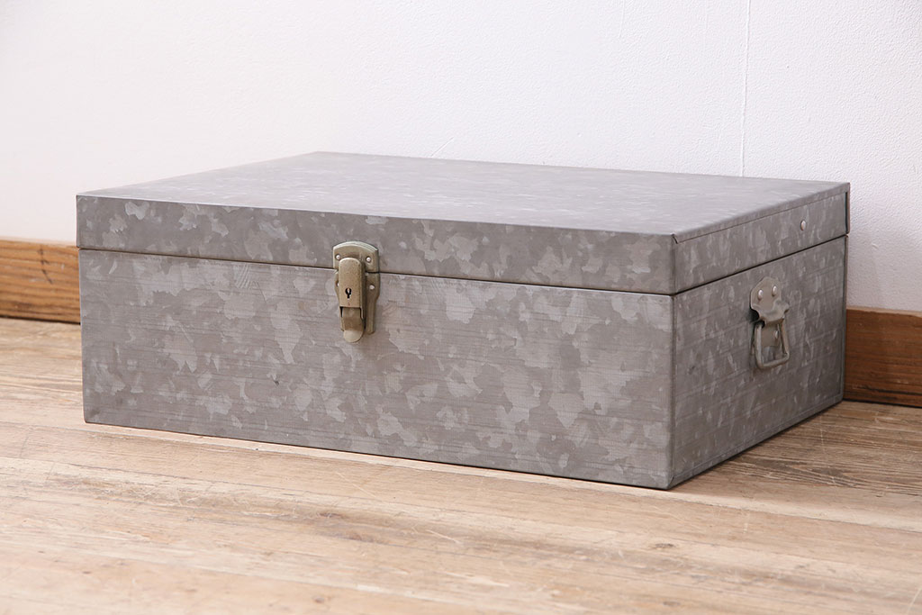 美品 アンティーク雑貨 しっかりとした作りの格好良いブリキ製box 収納ボックス 収納箱 小物収納 R 0446 ラフジュ工房