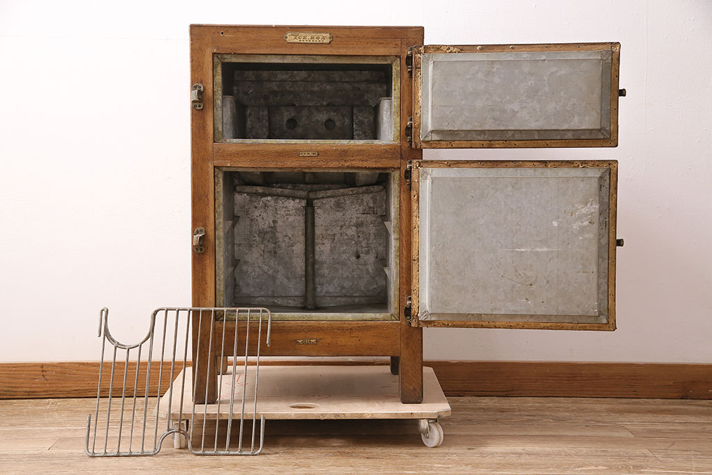 昭和レトロ　雰囲気作りにぴったり!ノスタルジックなナラ材製冷蔵庫(木製冷蔵庫、ディスプレイ、収納棚、戸棚)(R-048304)