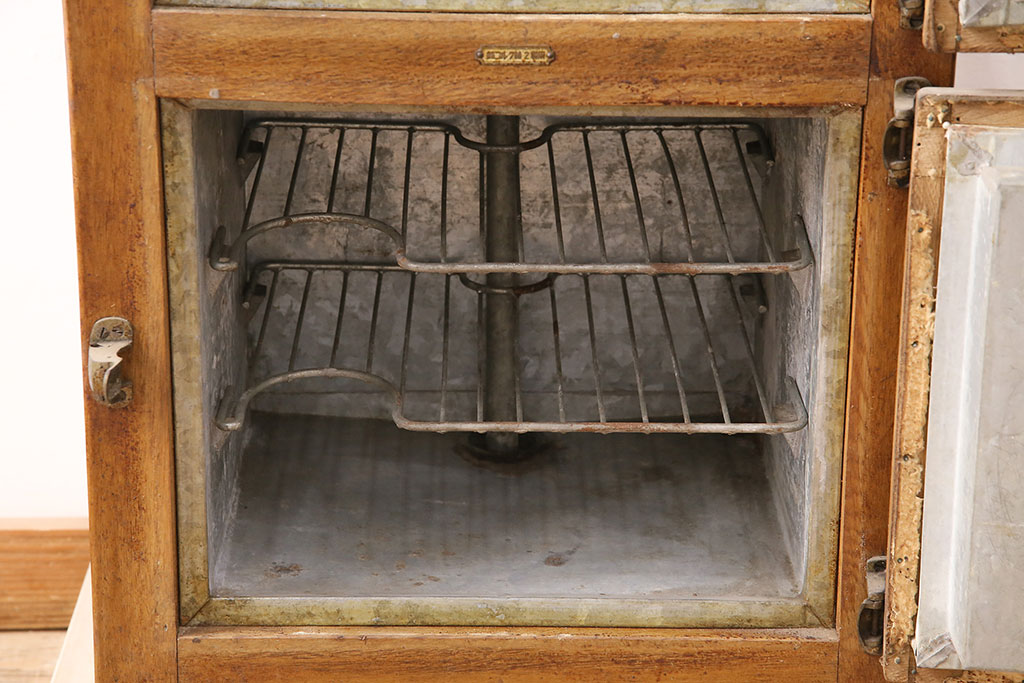 昭和レトロ　雰囲気作りにぴったり!ノスタルジックなナラ材製冷蔵庫(木製冷蔵庫、ディスプレイ、収納棚、戸棚)(R-048304)
