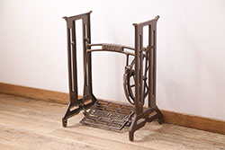 和製ビンテージ　民芸家具　日光彫り　脚や棚にまで施された彫刻が目を引くサイドテーブル(コンソールテーブル、ローテーブル、ヴィンテージ)(R-073278)