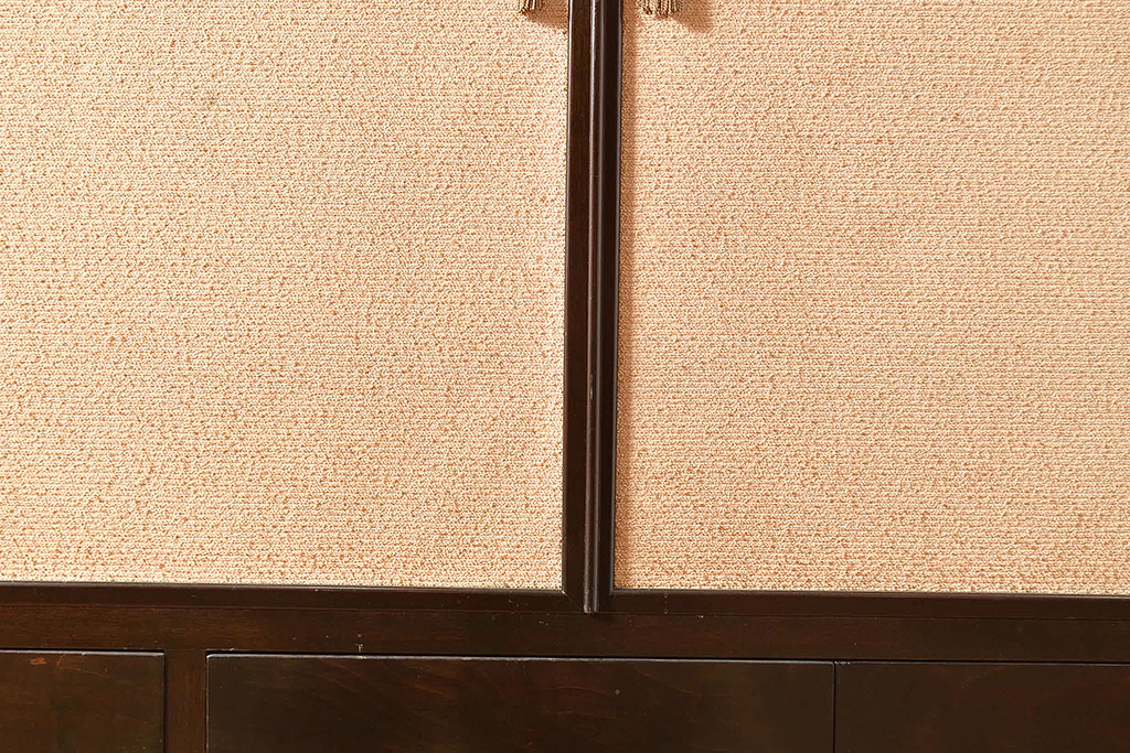 和製アンティーク　前面樺材　扉のデザインが個性を放つ和モダンな戸棚(収納棚、引き出し、衣装箪笥)(R-048505)