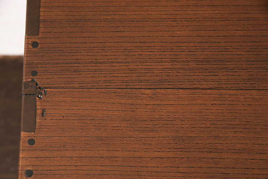 アンティーク家具　仕切り付きが便利!黒柿材とケヤキ材の木肌が味わい深い小引き出し(卓上収納、小物収納、チェスト)(R-048521)