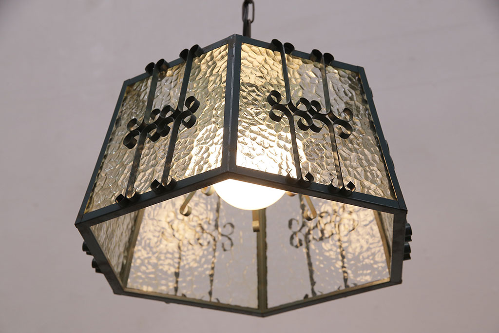 アンティーク照明　昭和レトロ　石目模様のガラスが懐かしさ漂う天井照明(ペンダントライト、吊り下げ照明)(R-048613)