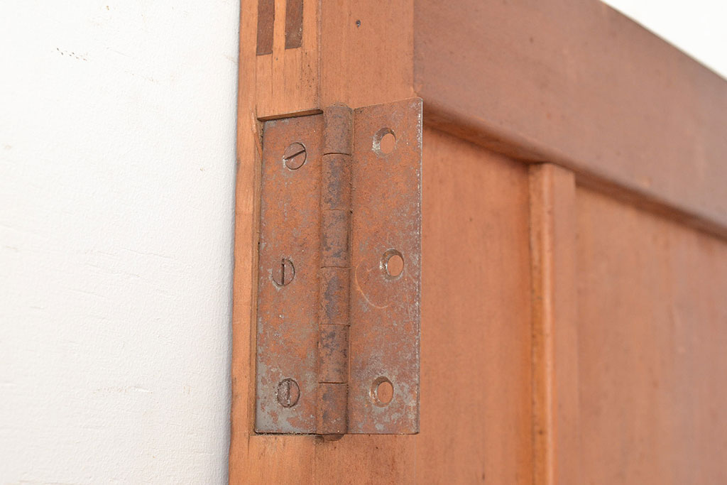 アンティーク建具　昭和初期　秋田杉　ケヤキ材をアクセントにした、おしゃれなデザインの木製扉(ドア、建具)(R-048771)