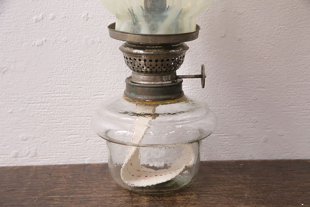 ヴィンテージ雑貨　巻き芯10番　ウランガラス　花びらのようなデザインが可愛らしいオイルランプ(卓上ランプ、油壺、テーブルランプ、ビンテージ)(R-048797)