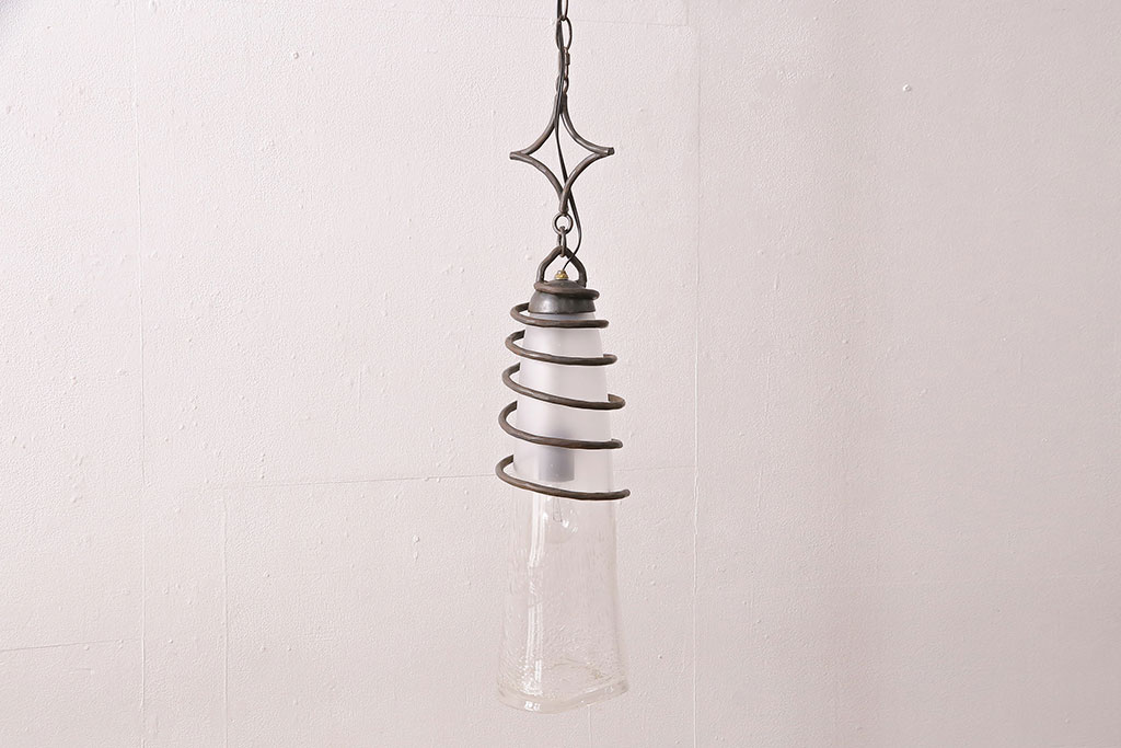 中古　アイアン　気泡ガラスがキラキラ輝くペンダント照明(天井照明、吊り下げ照明、シェード)(R-048905)