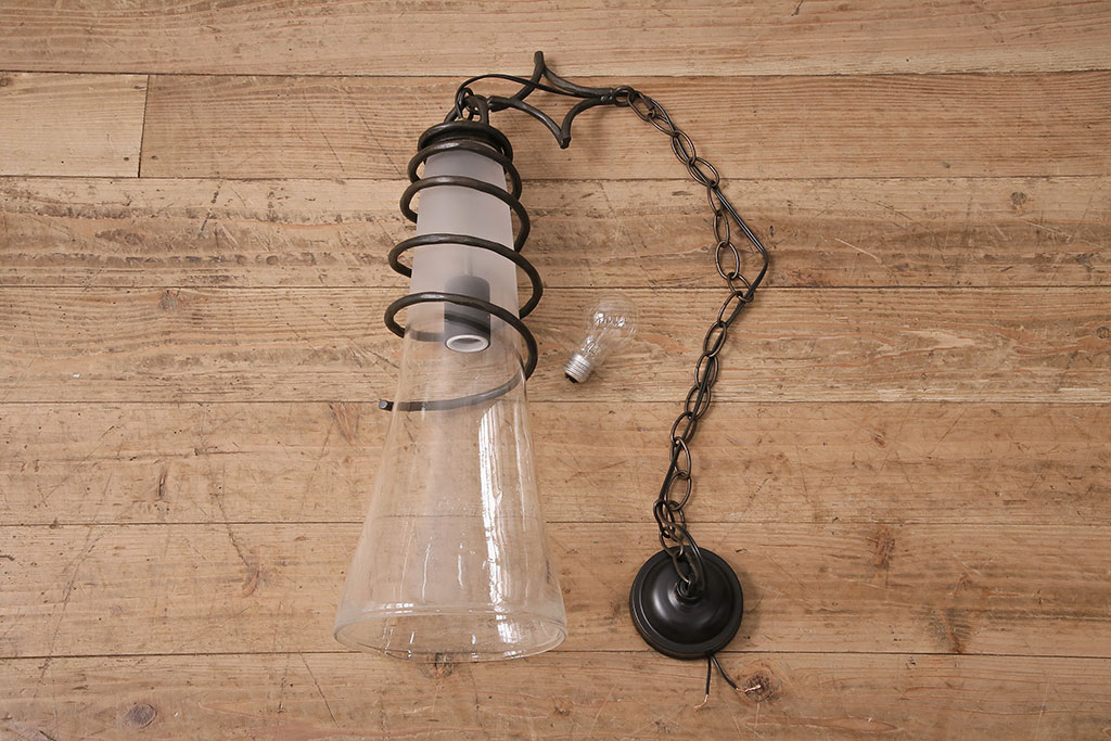 中古　アイアン　気泡ガラスがキラキラ輝くペンダント照明(天井照明、吊り下げ照明、シェード)(R-048906)