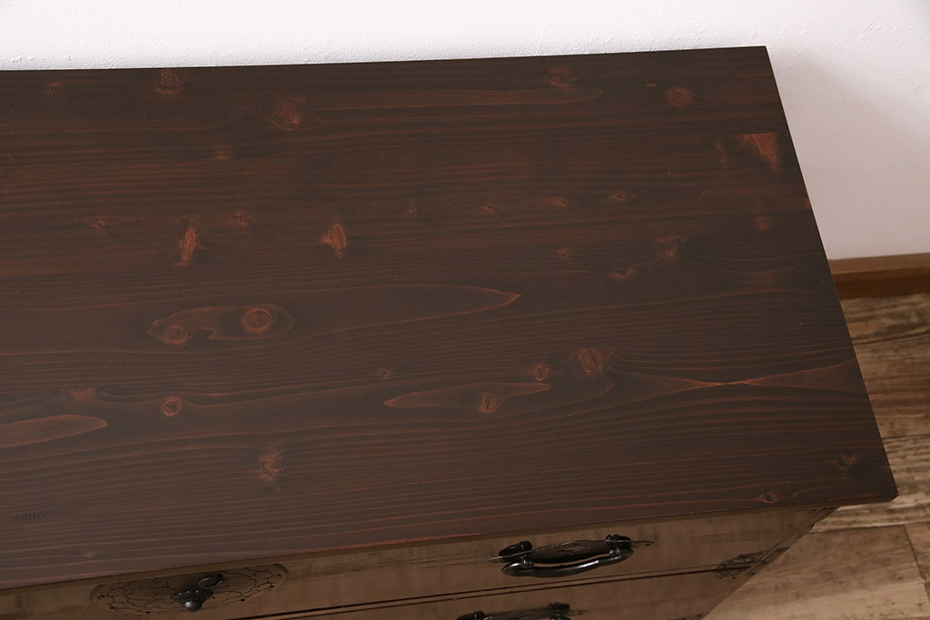 和製アンティーク　前面栗材　極美品!漆塗りの木肌が美しい米沢箪笥ローボード(衣装箪笥、時代箪笥)(R-048911)