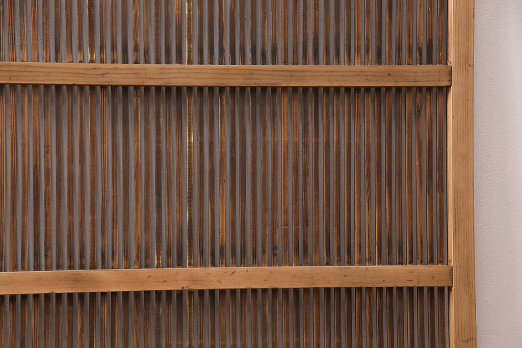 アンティーク建具　腰板ケヤキ材　情緒漂う雰囲気が魅力的な大正期の格子戸1枚(引き戸)(R-048923)