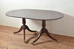 アンティーク雑貨　イギリスビンテージ　流れるような曲線の猫脚が美しいネストテーブル(サイドテーブル、カフェテーブル、花台)
