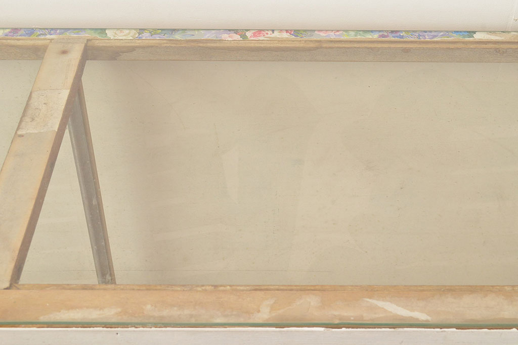昭和レトロ　シャビーなペイントの大型ガラスケース(キャビネット、ガラスケース、ガラス戸棚、収納棚)(R-048960)