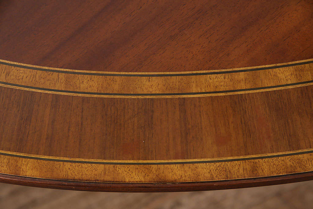 中古　イギリス製　THEODORE ALEXANDER(セオドア・アレキサンダー)　マホガニー材　クラシカルな佇まいのラウンドテーブル(丸テーブル、カフェテーブル)(定価約60万円)(R-048966)