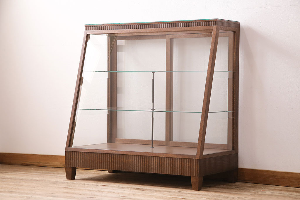 オーダー家具実例】アンティーク風のデザインでガラスケースを新規製作
