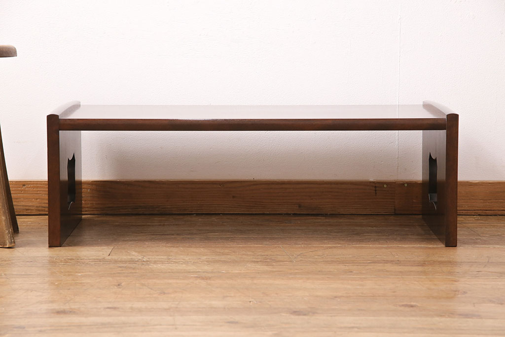 中古美品　松本民芸家具　脚の透かし彫りがアクセントになる上品な文机(ローテーブル、センターテーブル)(R-049125)