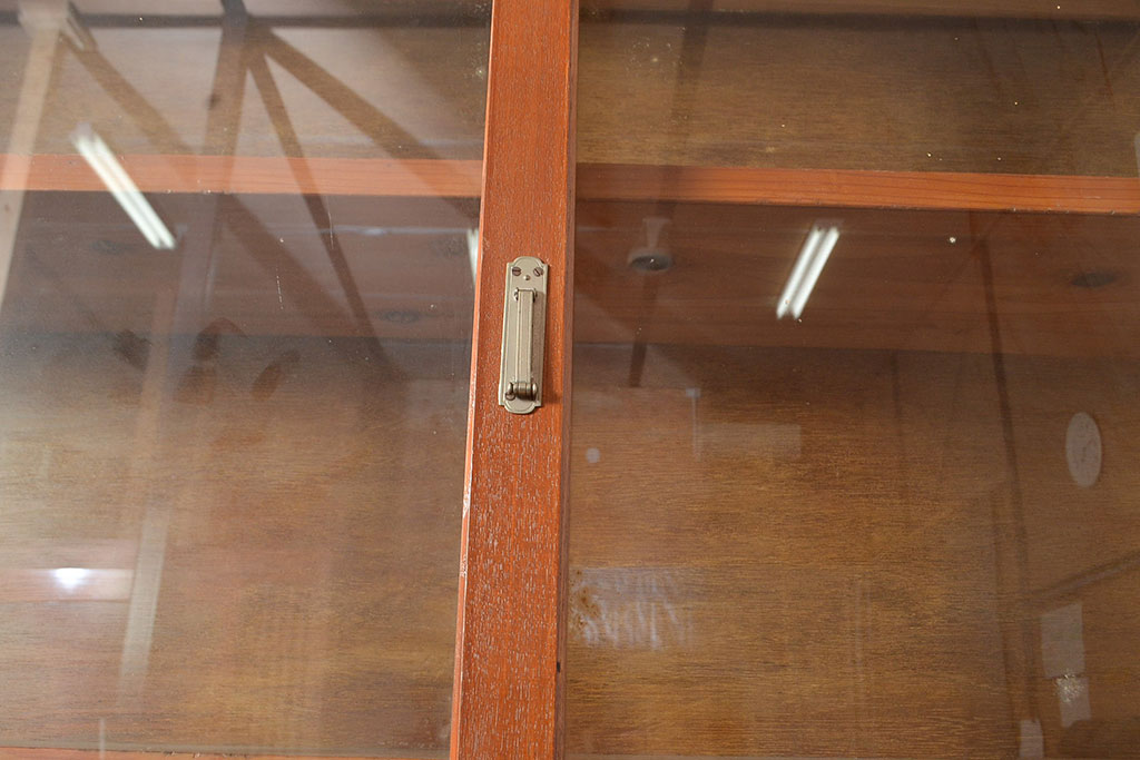 和製アンティーク　昭和中期　人気の薄型!　重ねガラス戸棚(収納棚、キャビネット、食器棚、飾り棚)(R-049271)