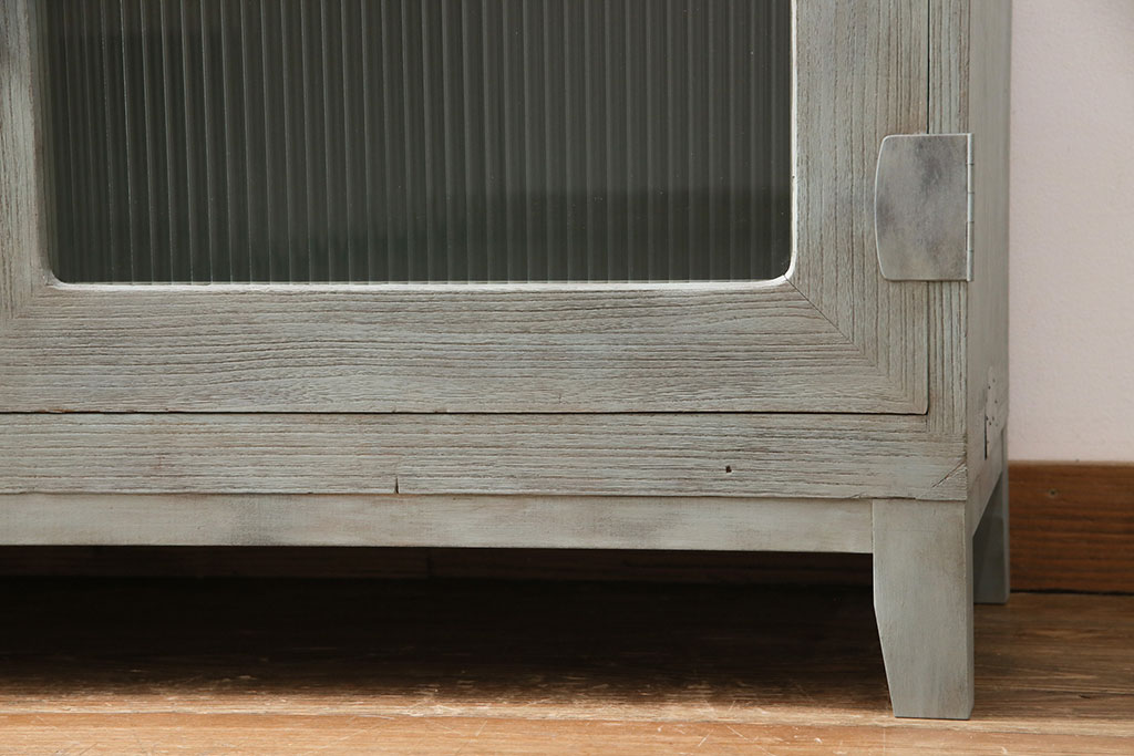 和製アンティーク　ペイントカラーとモールガラスの組み合わせがお洒落なリビングボード(ローボード、テレビ台、収納棚)(R-049399)