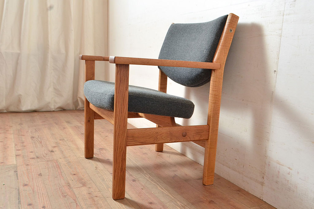 ヴィンテージ家具　北欧家具　デンマーク　シックな雰囲気とオーク材の温かな風合いが魅力的なアームチェア(ダイニングチェア、椅子、ビンテージ)(R-049492)