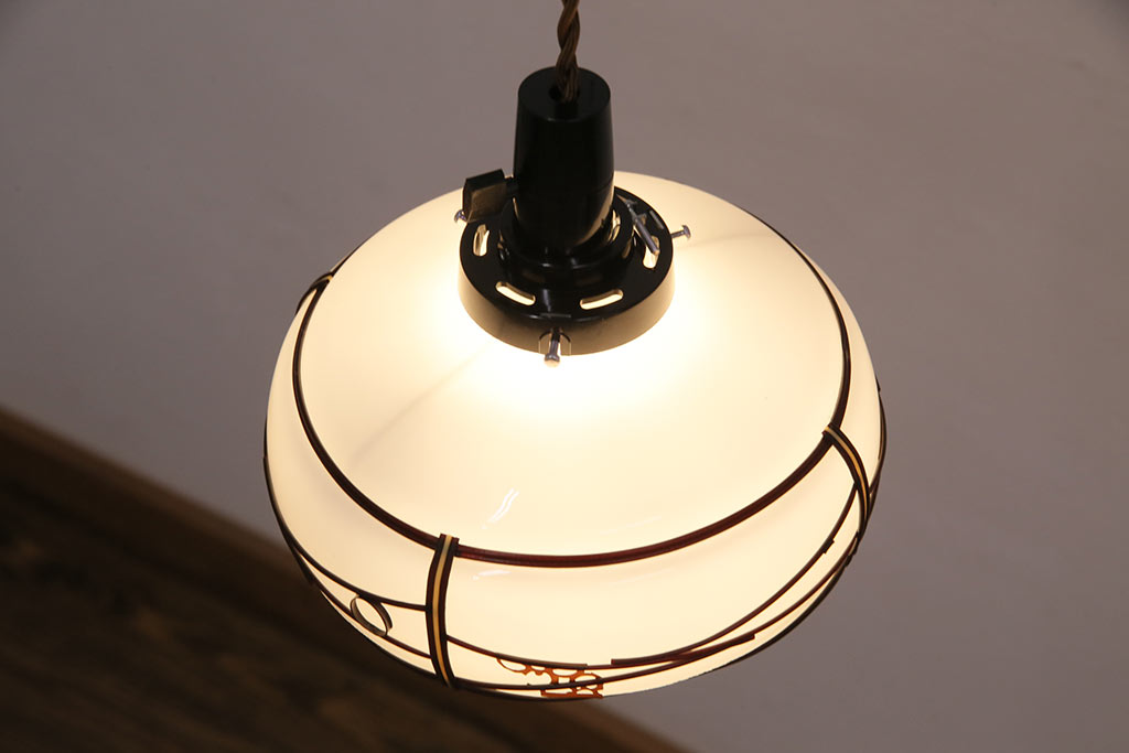アンティーク照明　セルロイド装飾がアクセントの昭和レトロな雰囲気が漂う天井照明(吊り下げ照明、ペンダントライト、シェード)(R-049511)